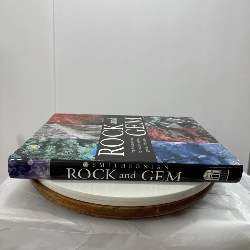 Rock & Gem Definitive Guide Rocks Minerals Gems Fossils Smithsonian DK Book